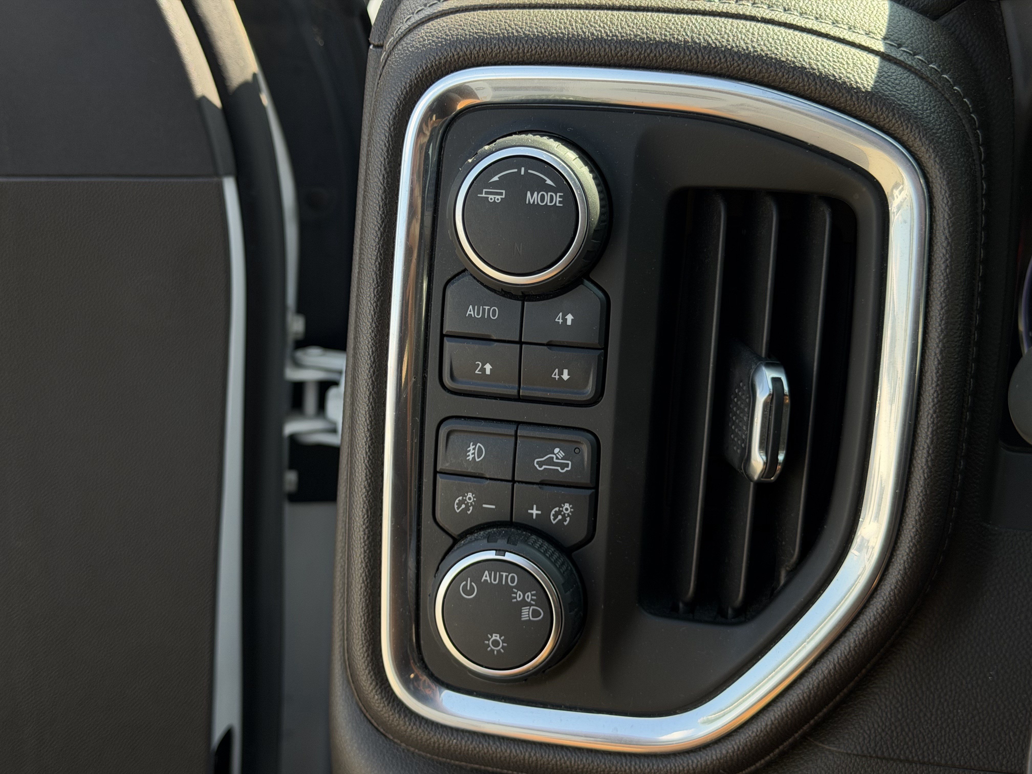 Used 2020 Chevrolet Silverado 1500 RST AWD/4WD image 16