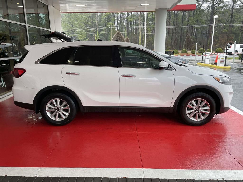 Used 2020 Kia Sorento LX image 9