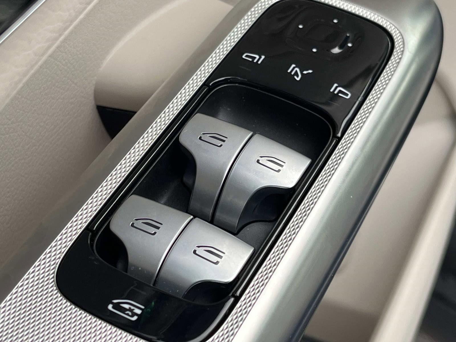 Certified 2024 Mercedes-Benz GLC 300 image 18