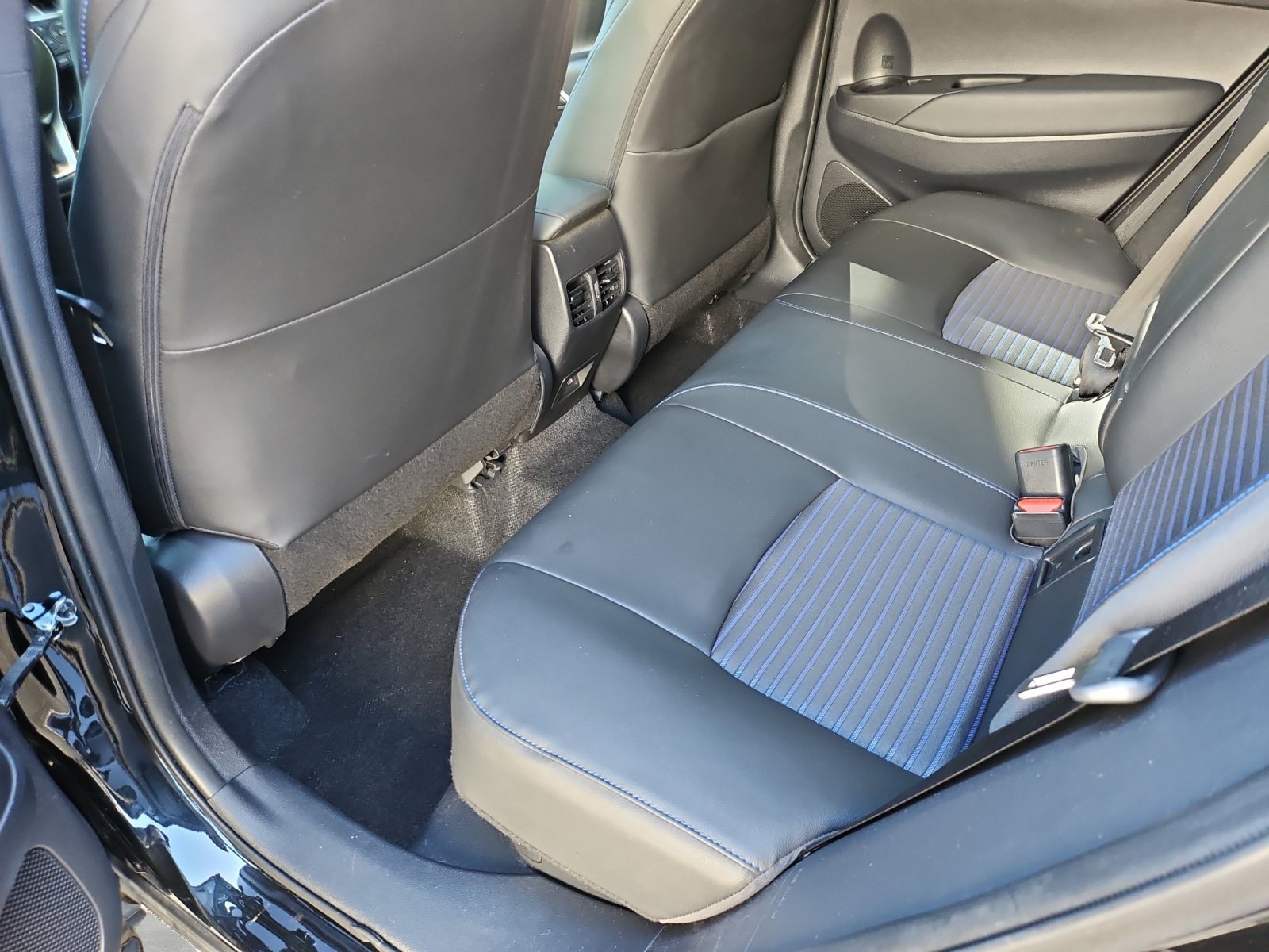 Used 2025 Toyota Corolla Cross AWD Hybrid w/ Convenience Package image 33