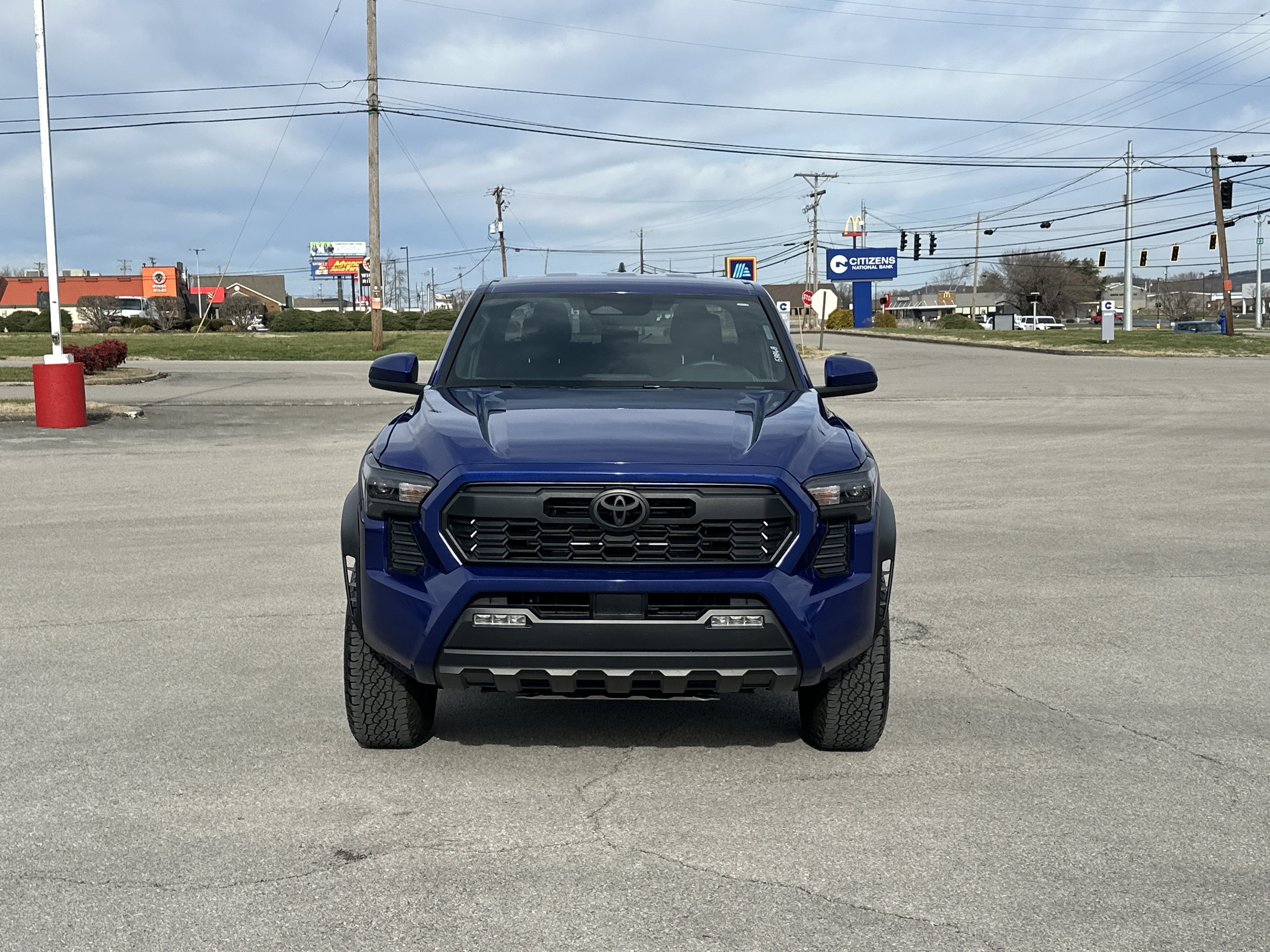 Certified 2025 Toyota Tacoma TRD Off-Road image 2