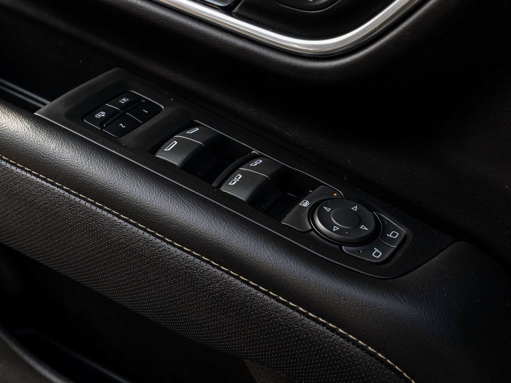 Used 2023 GMC Yukon SLT image 12