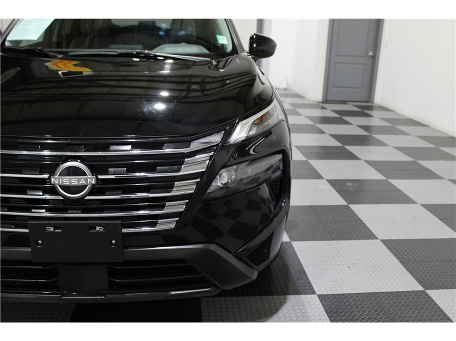 Used 2025 Nissan Rogue SV image 8