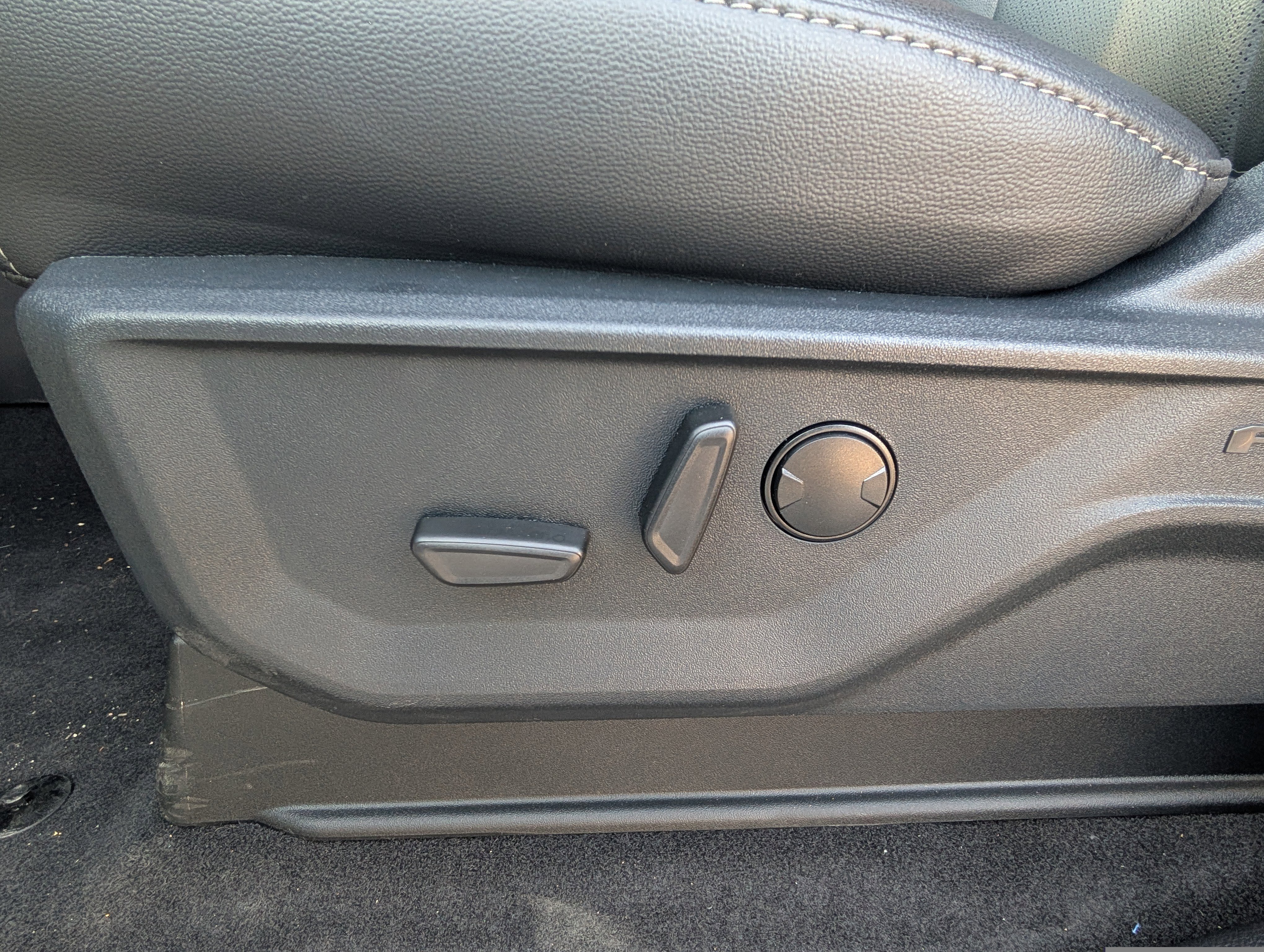 New 2025 Ford F150 Lariat w/ Equipment Group 501A Mid image 17