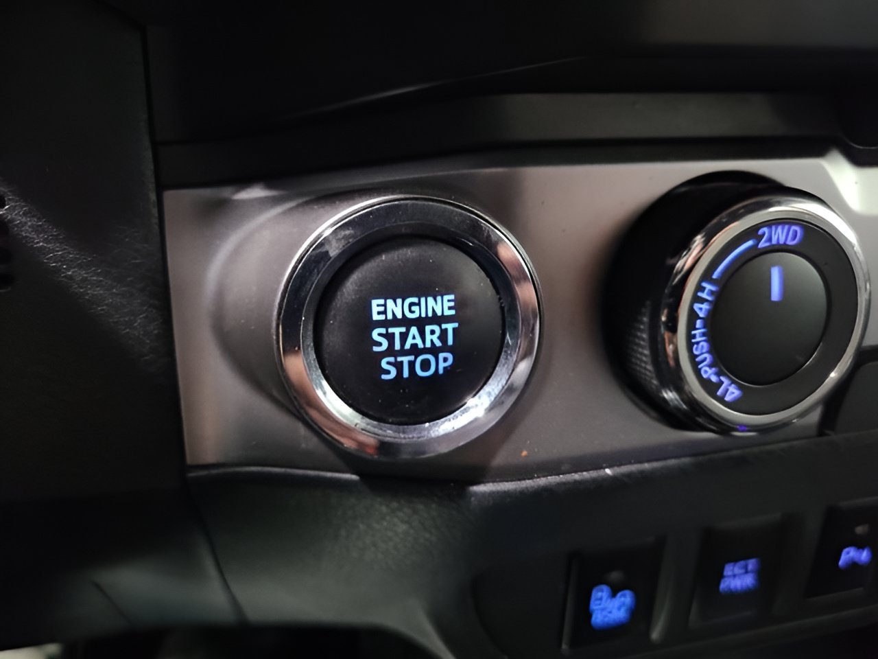 Used 2022 Toyota Tacoma Limited AWD/4WD image 36