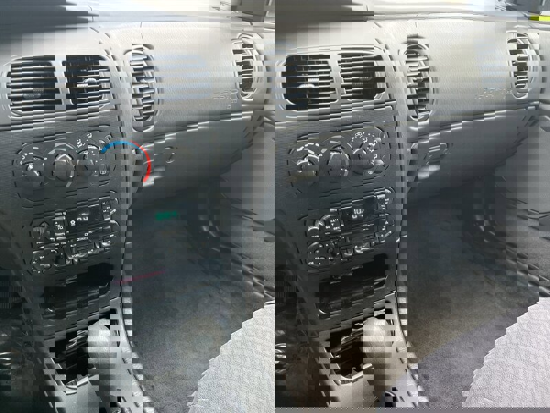 Used 2000 Dodge Intrepid image 42