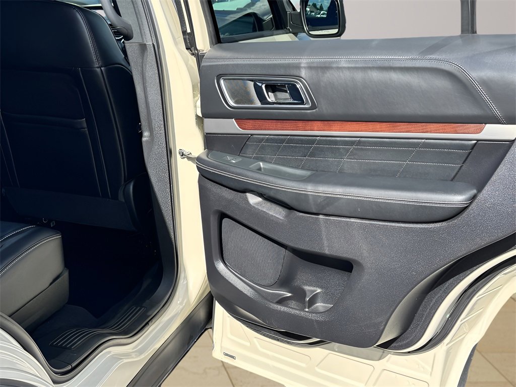 Used 2018 Ford Explorer Platinum image 30