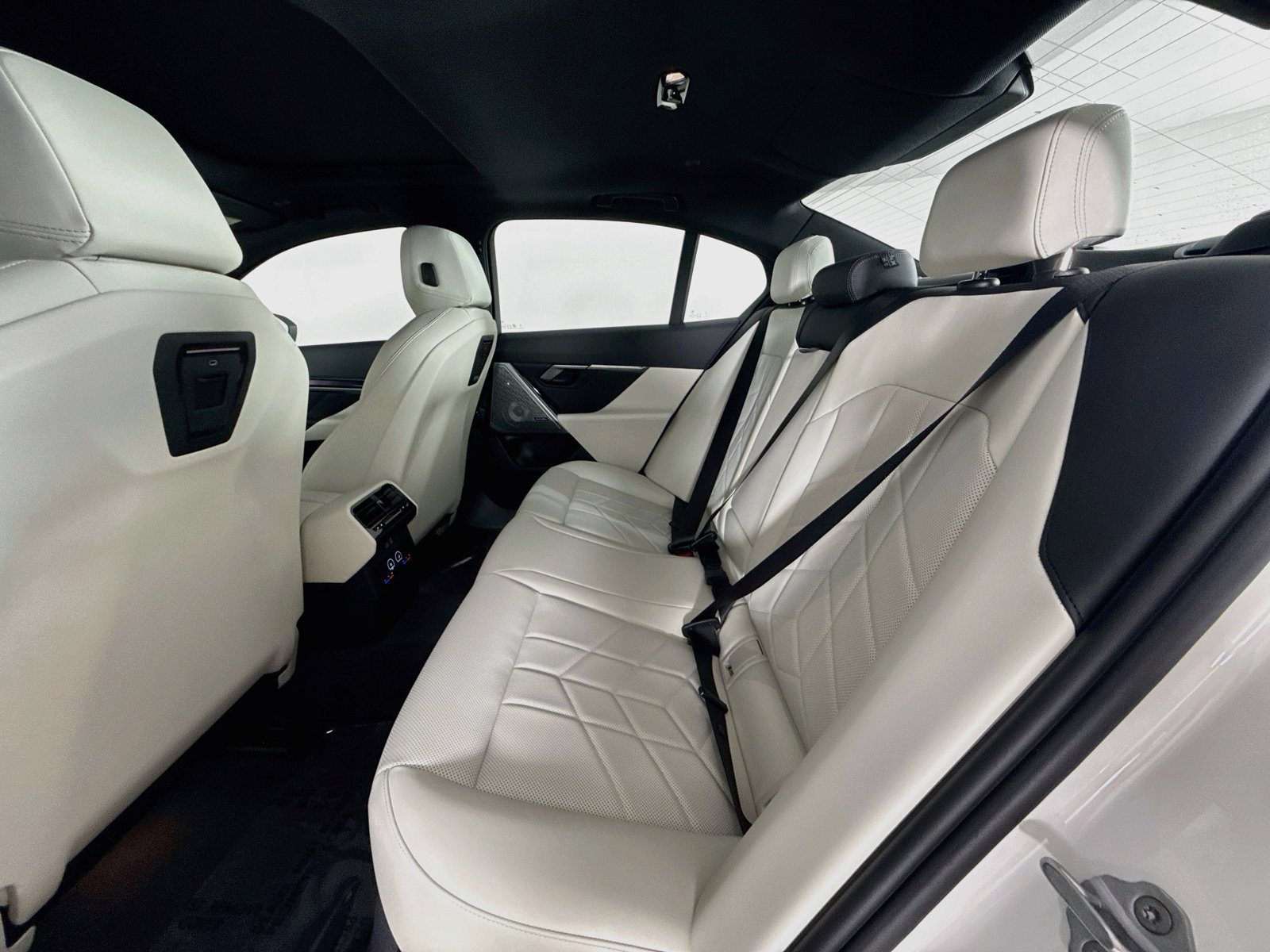 New 2027 BMW i5 M60 AWD/4WD image 26
