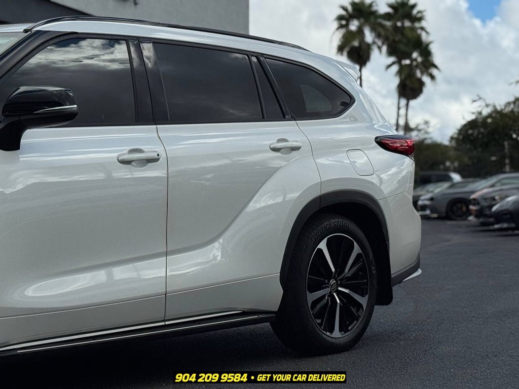 Used 2021 Toyota Highlander XSE FWD image 3