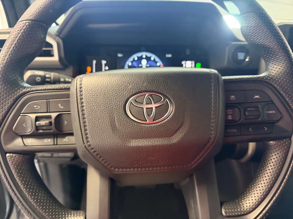 Certified 2025 Toyota Tacoma SR5 AWD/4WD image 13