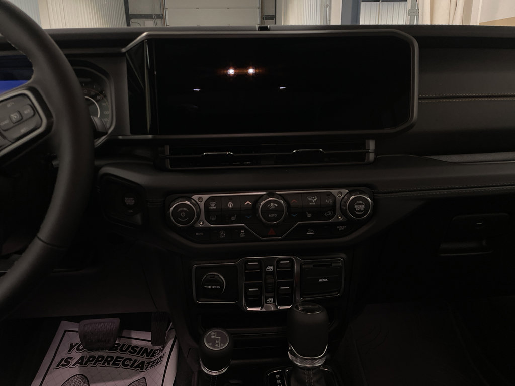 New 2025 Jeep Gladiator Sport image 11