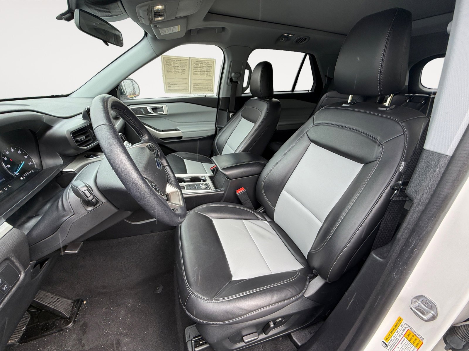 Used 2022 Ford Explorer XLT w/ Equipment Group 202A image 10