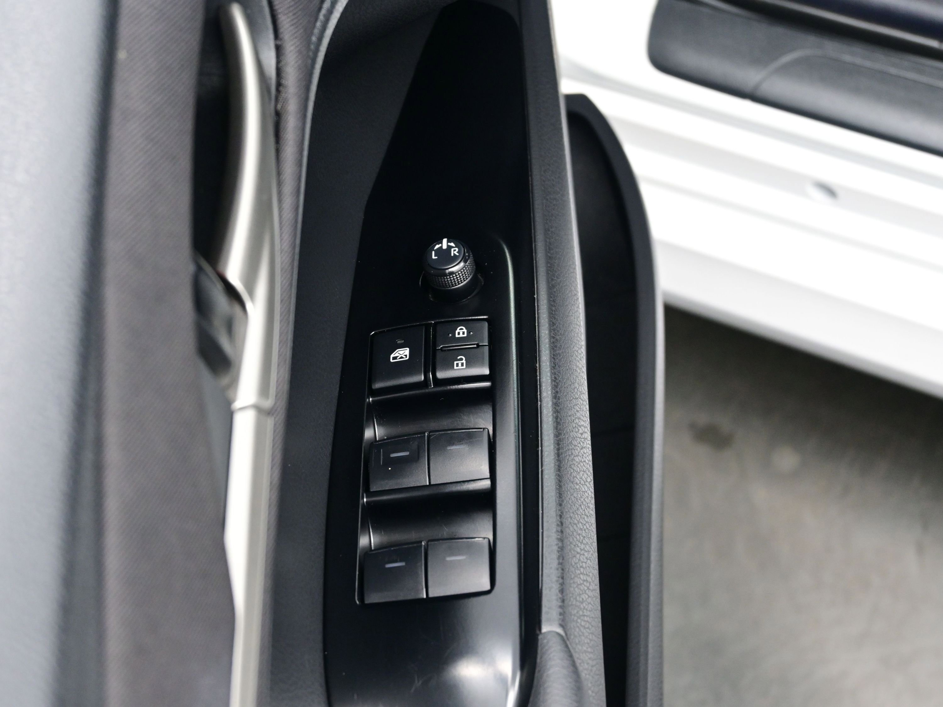 Used 2025 Toyota Camry LE image 10