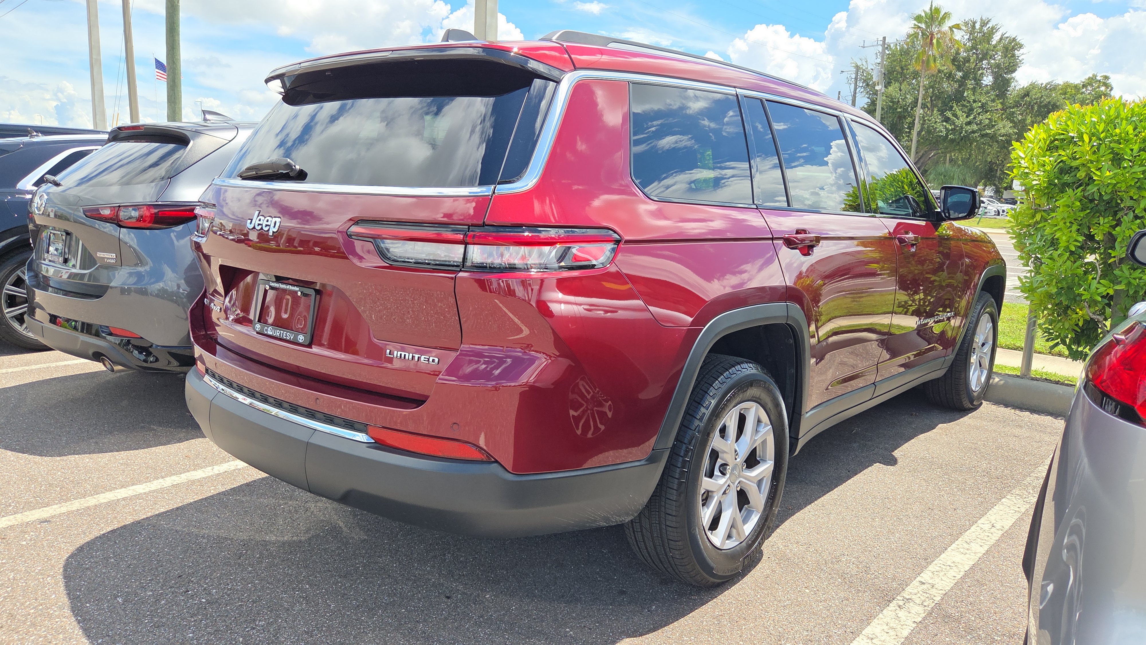 Used 2021 Jeep Grand Cherokee L Limited AWD/4WD image 4