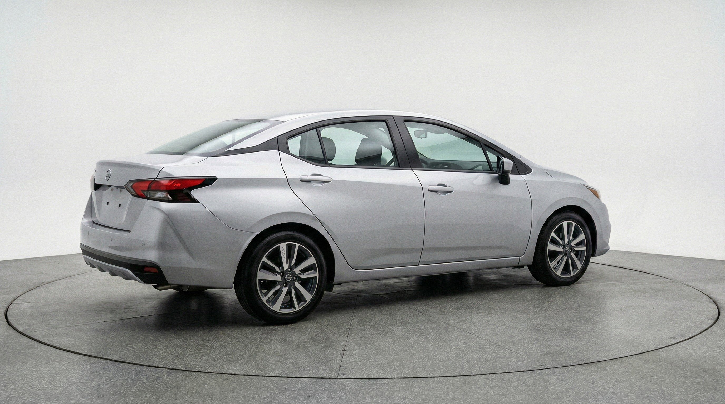 Used 2025 Nissan Versa SV image 9