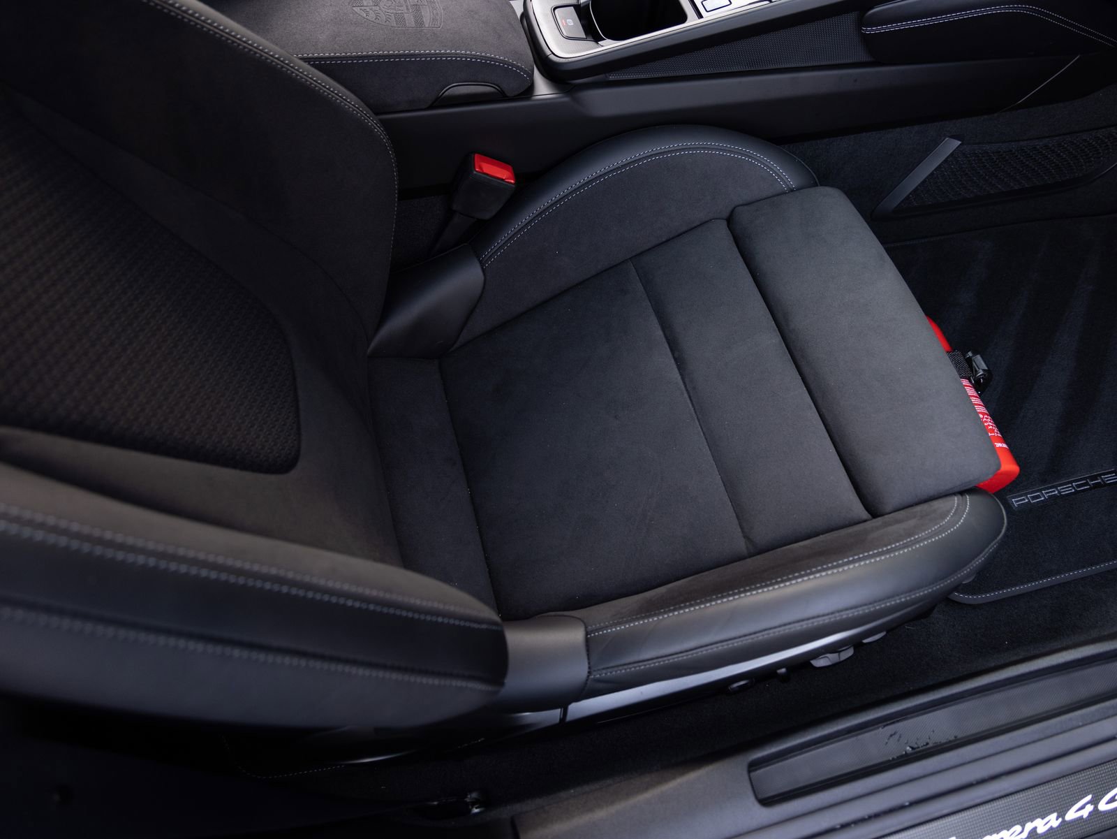 Used 2025 Porsche 911 Carrera 4 GTS image 32
