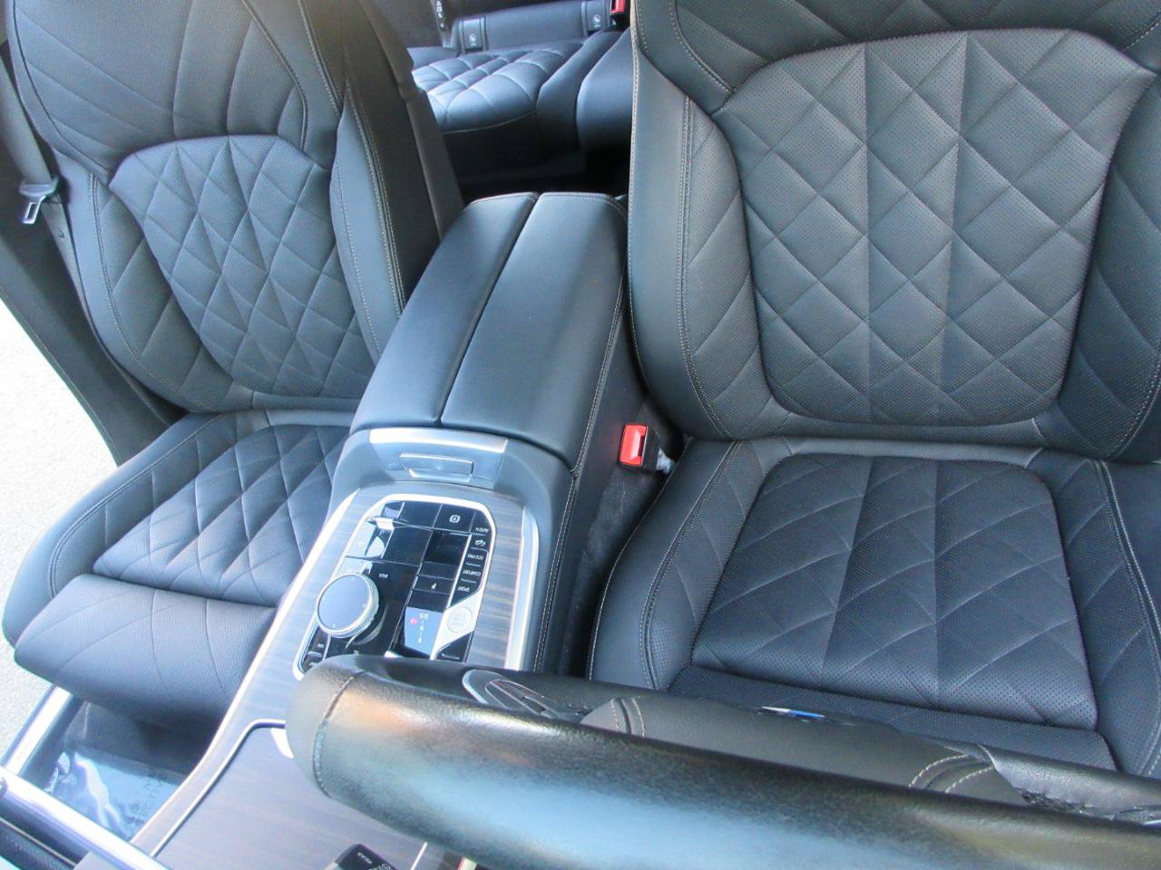 Used 2025 BMW X7 xDrive40i w/ Premium Package AWD/4WD image 16
