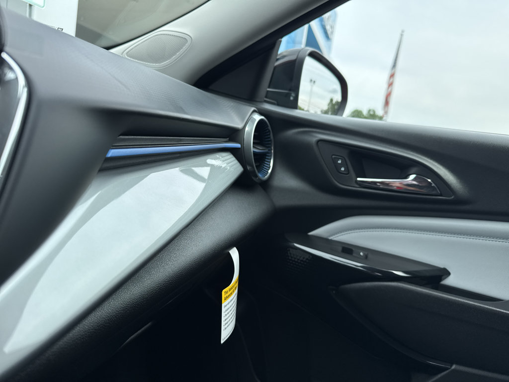 New 2026 Chevrolet Trax LT w/ Midnight Edition FWD image 17