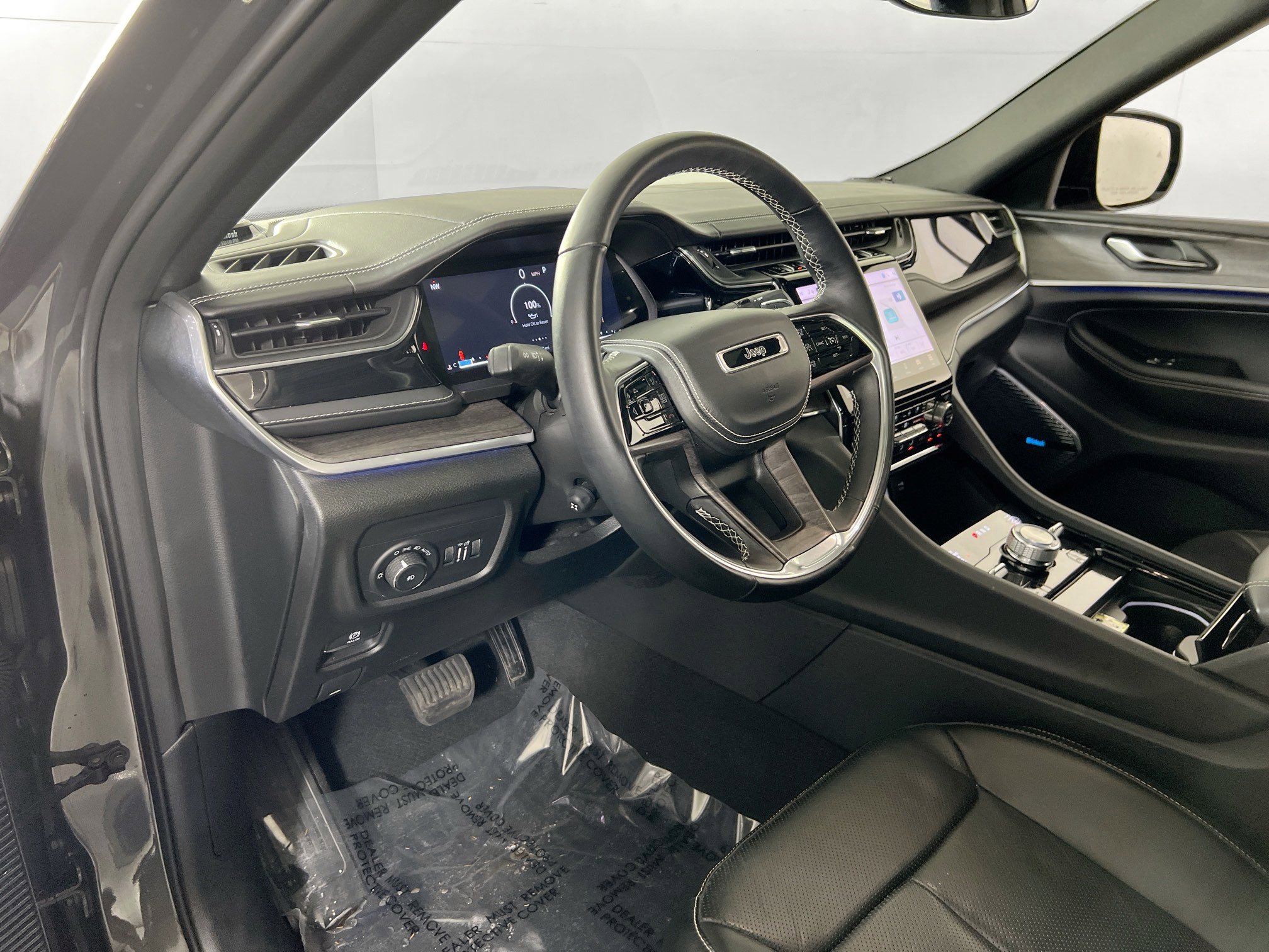 Used 2022 Jeep Grand Cherokee Overland AWD/4WD image 9