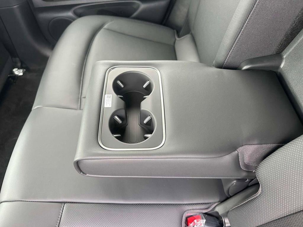 New 2025 Genesis GV60 Advanced image 13