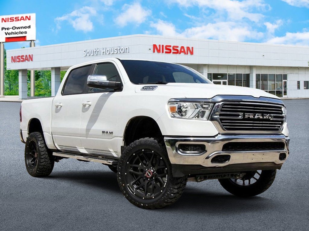 Used 2024 RAM 1500 Laramie AWD/4WD image 1