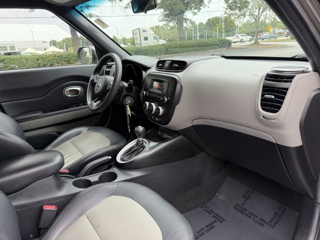 Used 2015 Kia Soul FWD image 33