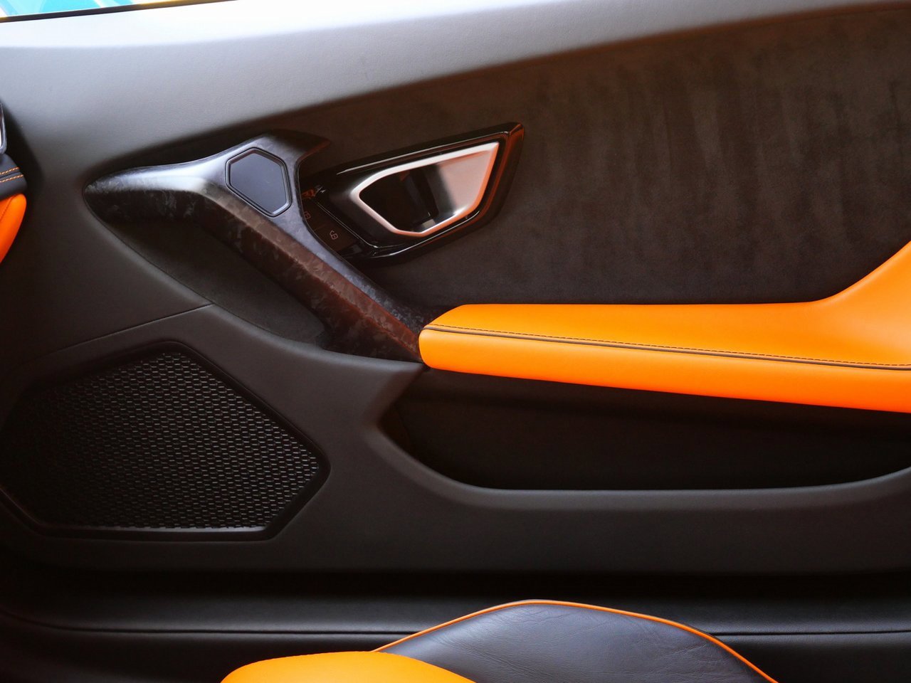 Used 2020 Lamborghini Huracan EVO image 19