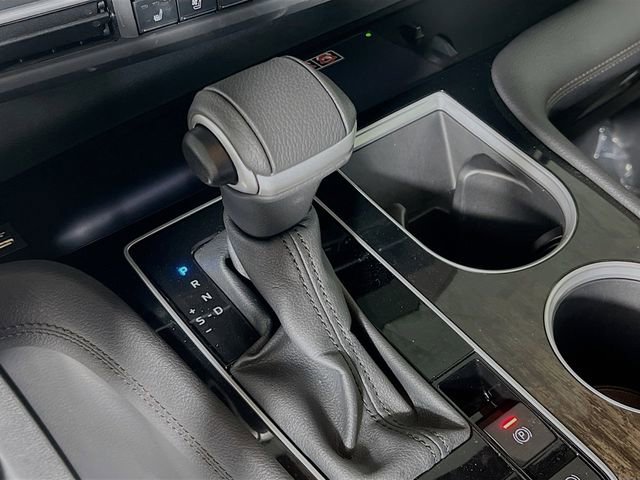 Used 2025 Toyota Sienna Platinum image 23