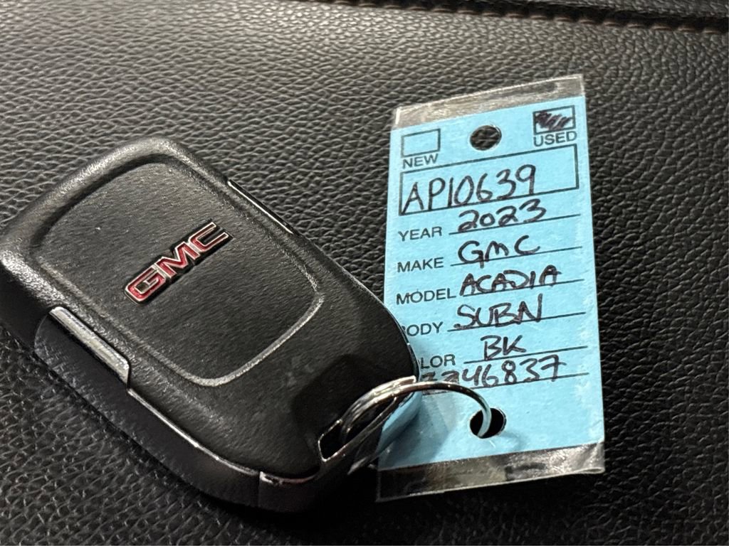 Used 2023 GMC Acadia AT4 image 34