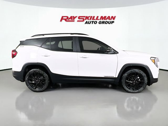 Used 2024 GMC Terrain SLE w/ Driver Convenience Package image 8