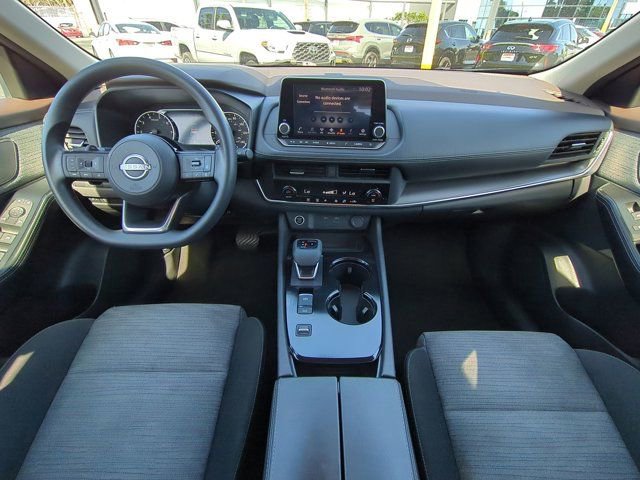 Certified 2023 Nissan Rogue SV FWD image 16