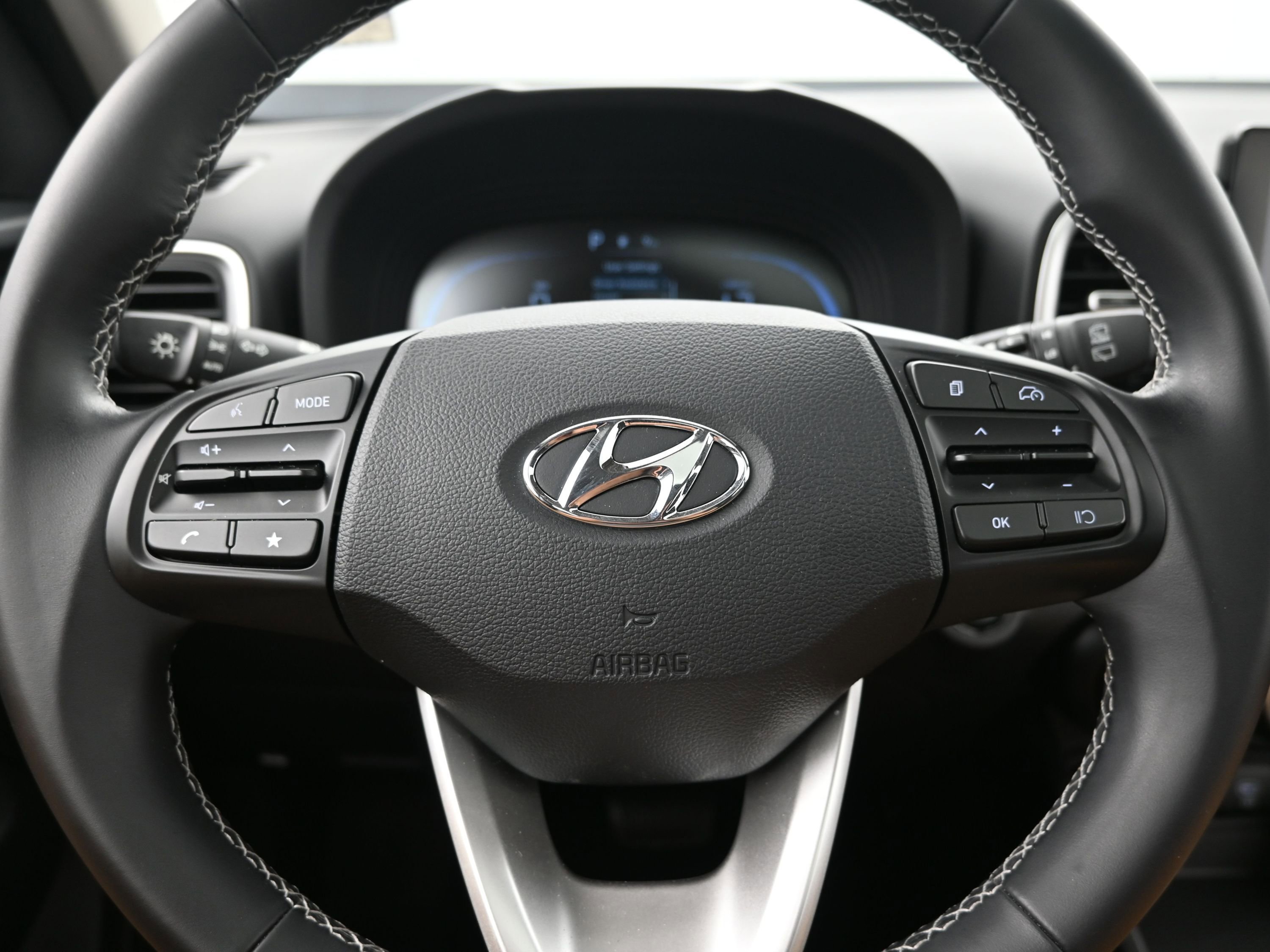 Used 2024 Hyundai Venue SEL image 13