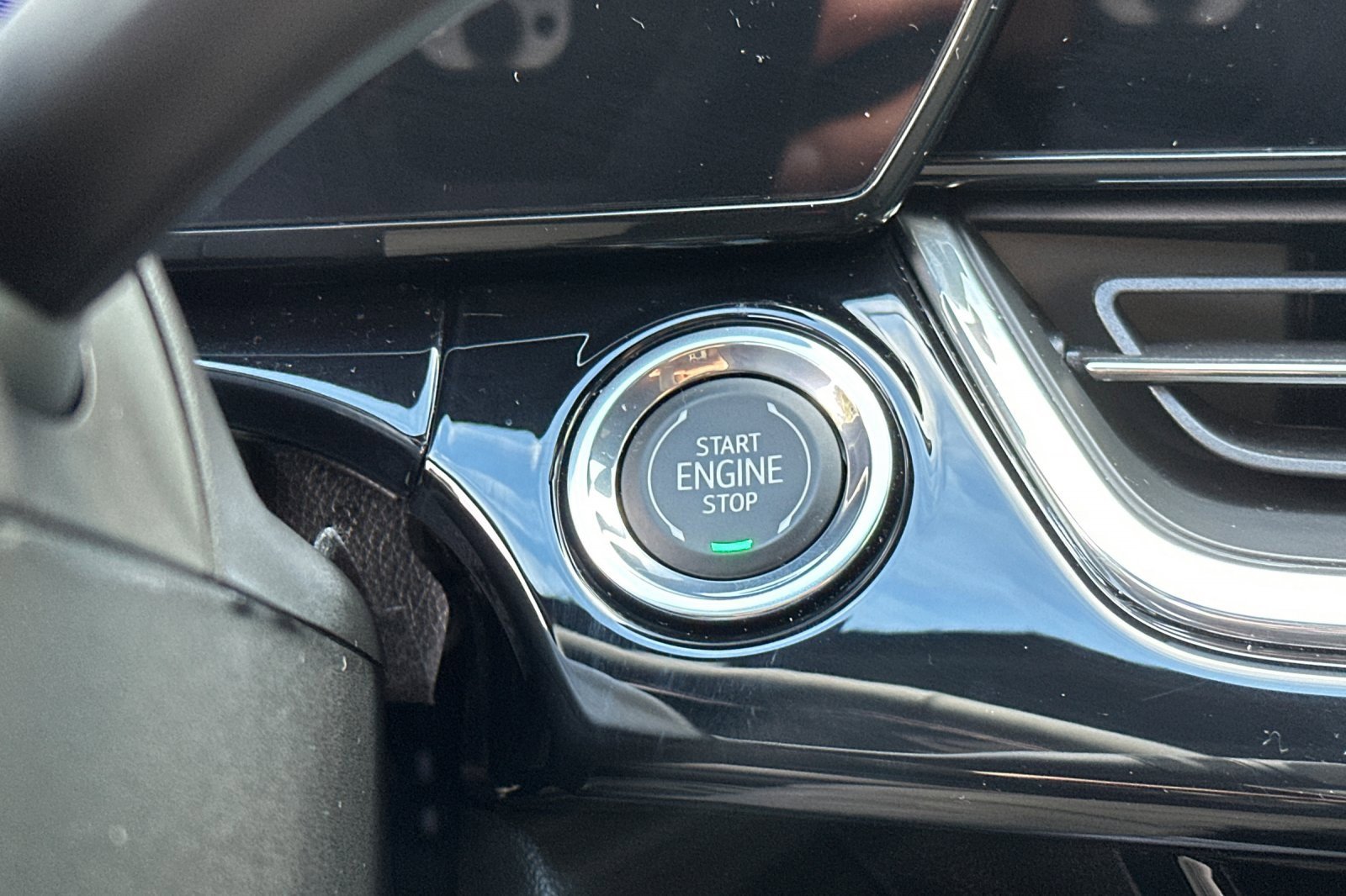 Used 2025 Chevrolet Trax RS w/ Driver Confidence Package image 34