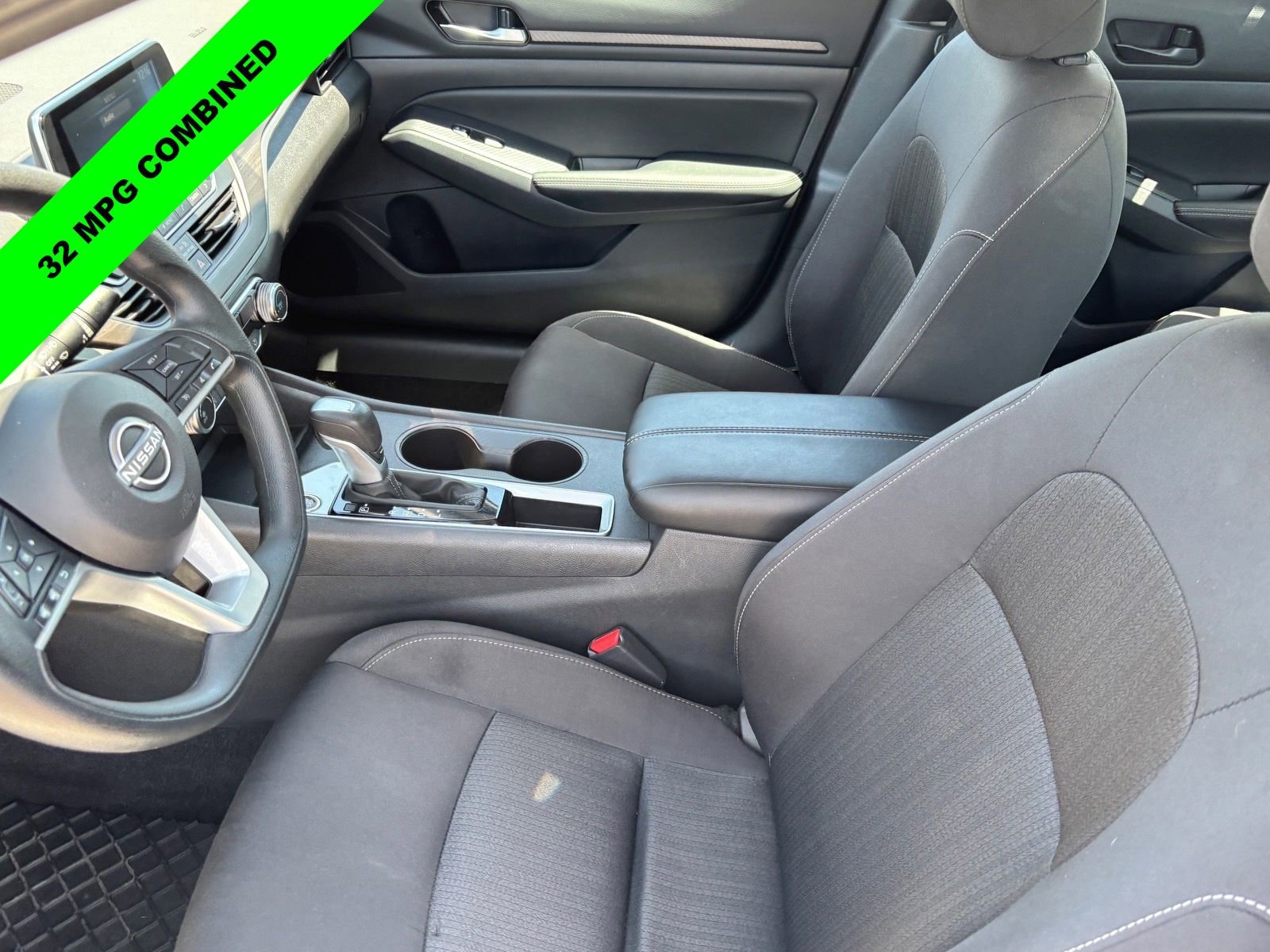 Used 2025 Nissan Altima 2.5 SV FWD image 17