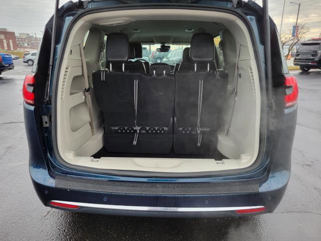 Used 2023 Chrysler Pacifica Touring-L image 26