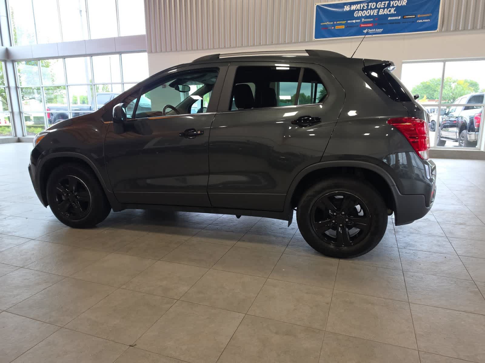 Used 2020 Chevrolet Trax LT w/ LT Convenience Package FWD image 11