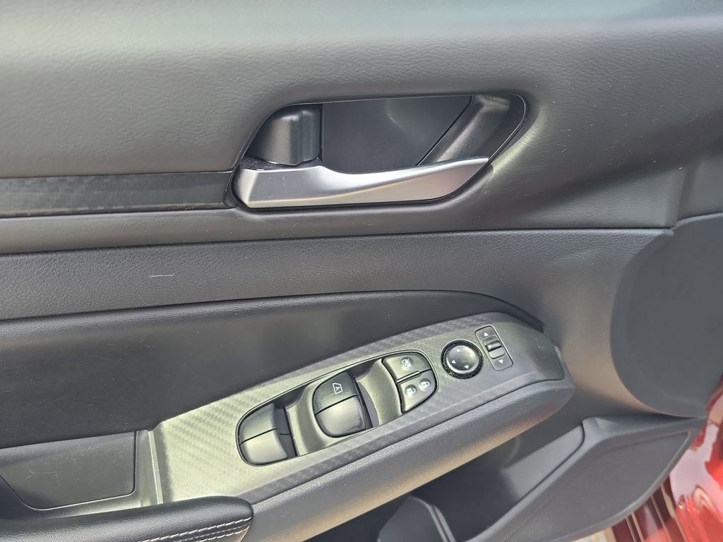 Used 2024 Nissan Altima 2.5 SV FWD image 11