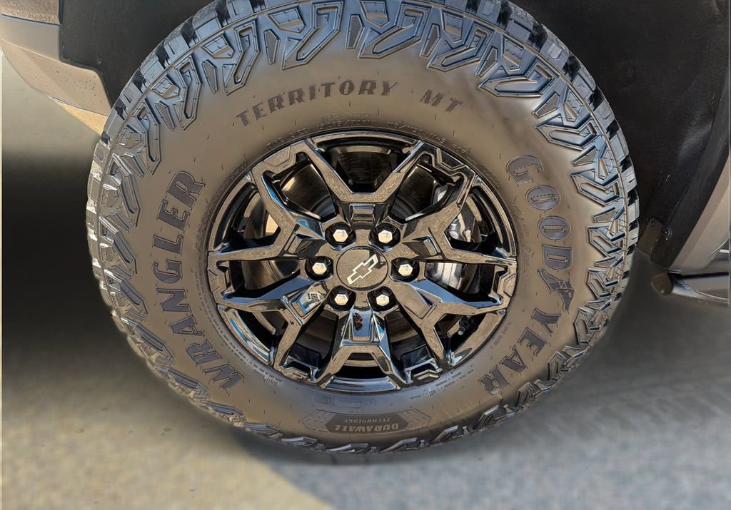 Certified 2025 Chevrolet Colorado ZR2 w/ Midnight Edition AWD/4WD image 24