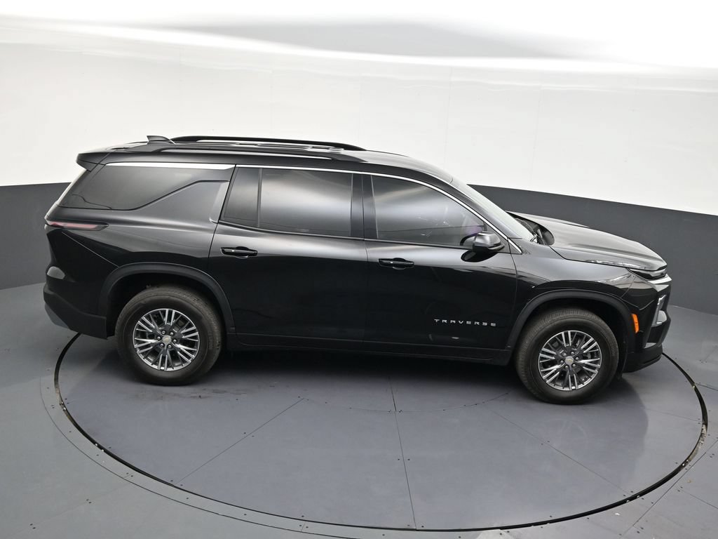 Used 2025 Chevrolet Traverse LT FWD image 14