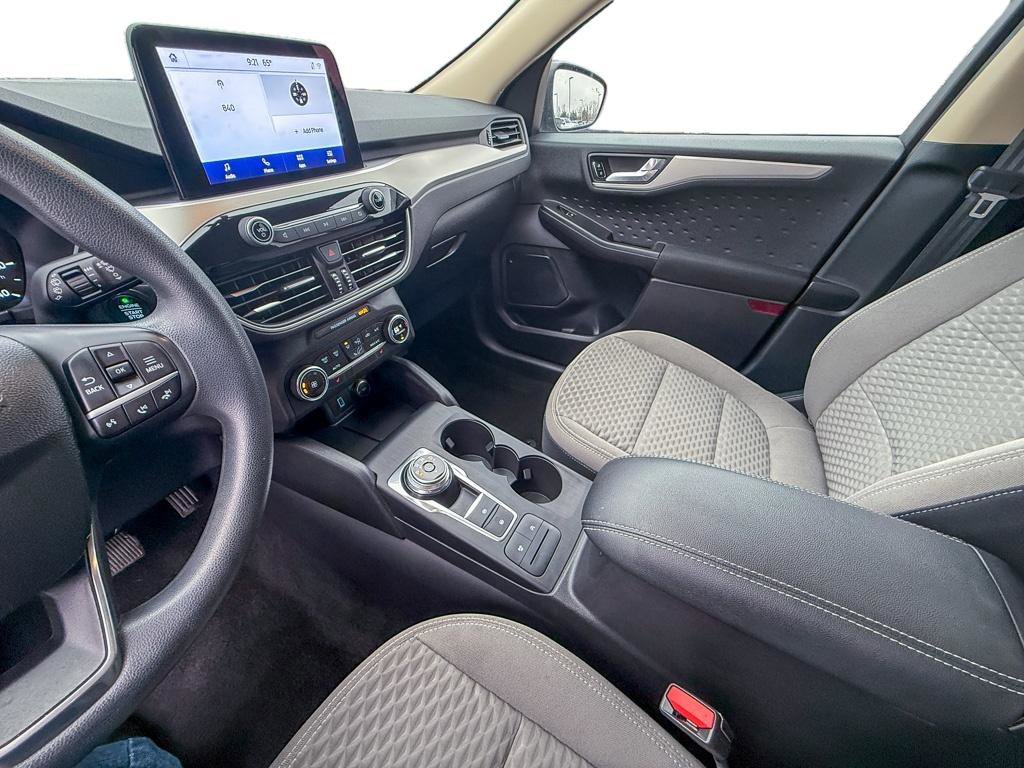 Used 2020 Ford Escape SE image 19