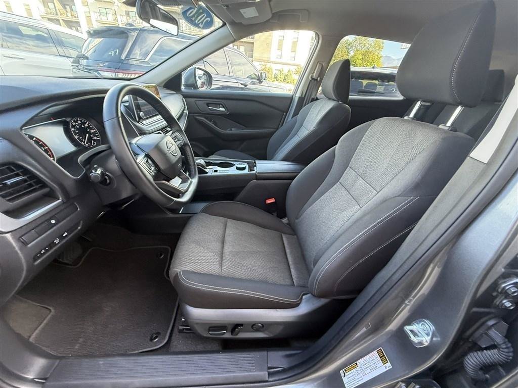 Used 2026 Nissan Rogue SV AWD/4WD image 16