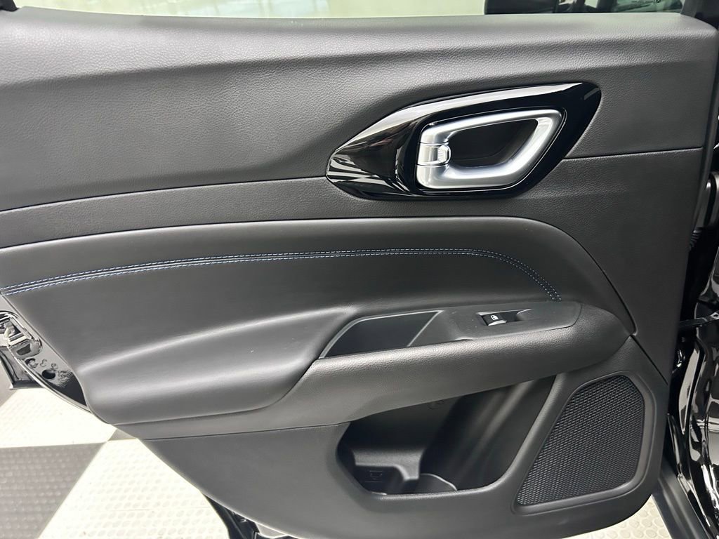 New 2026 Jeep Compass Latitude image 13