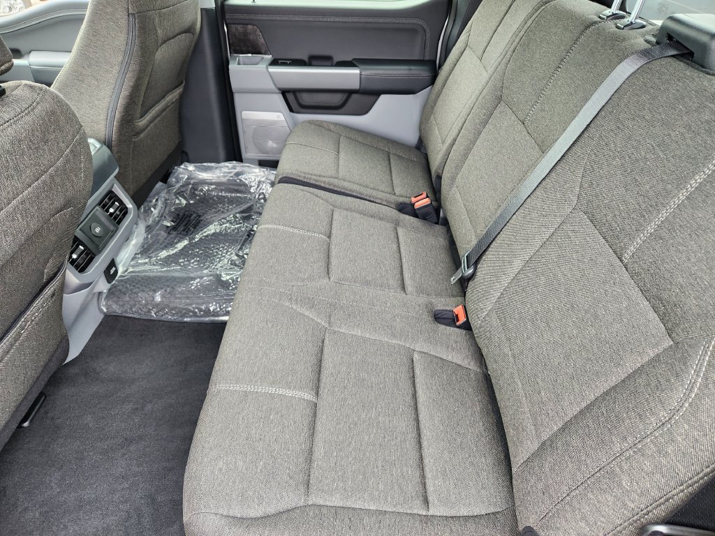 New 2027 Ford F250 XLT w/ XLT Premium Package AWD/4WD image 15