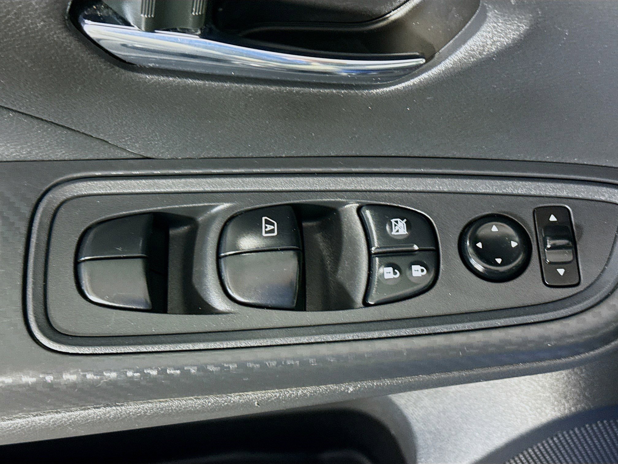 Used 2024 Nissan Versa SV w/ Trunk Package image 24