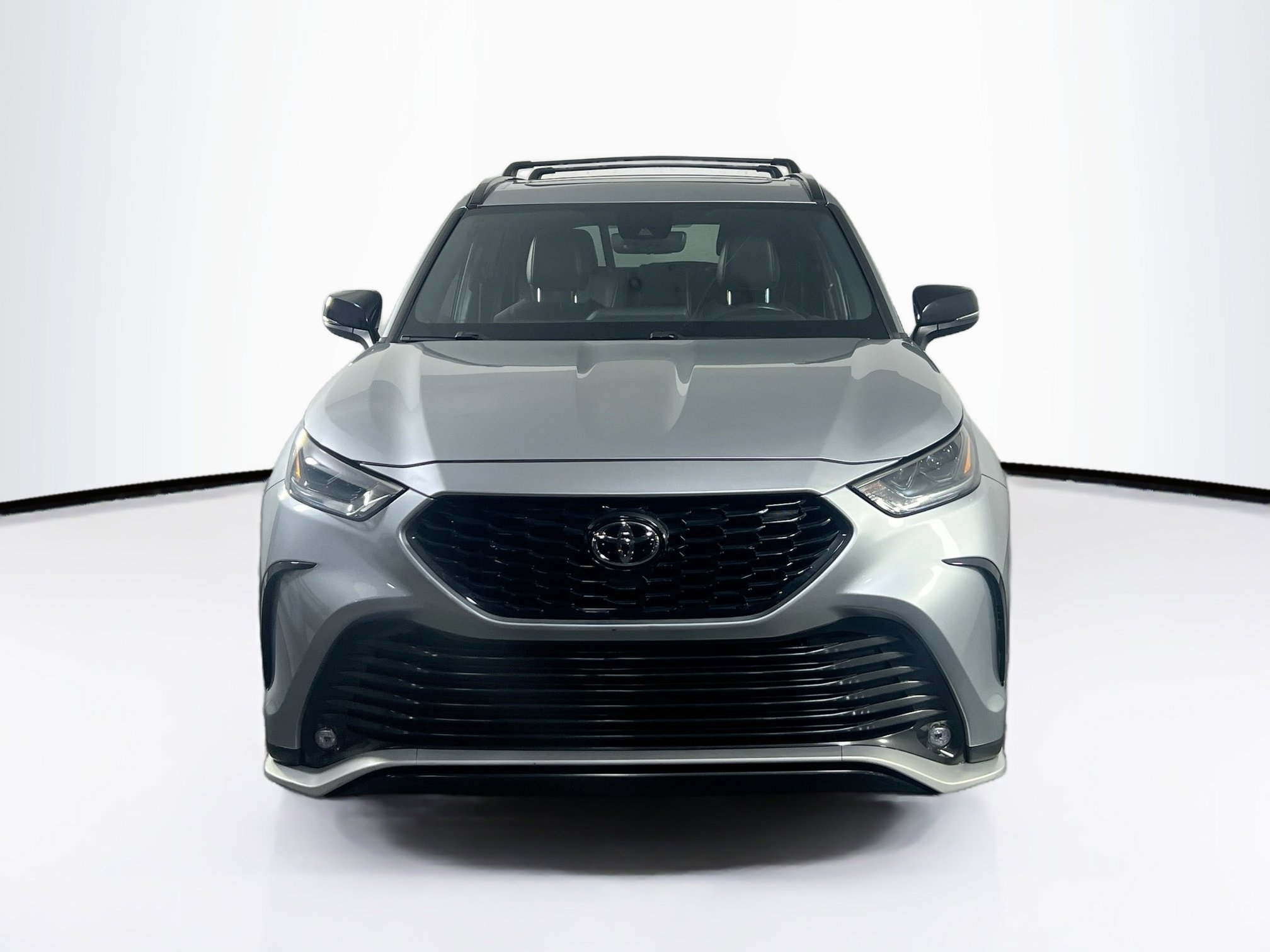 Used 2021 Toyota Highlander XSE image 2