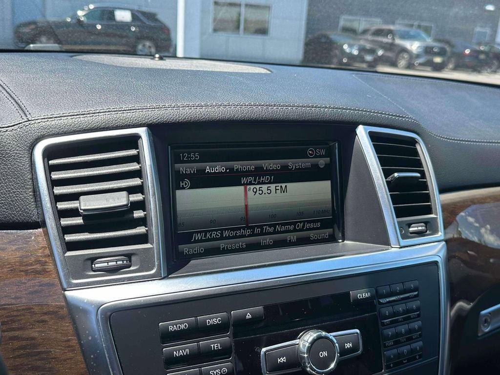 Used 2015 Mercedes-Benz GL 450 4MATIC image 32