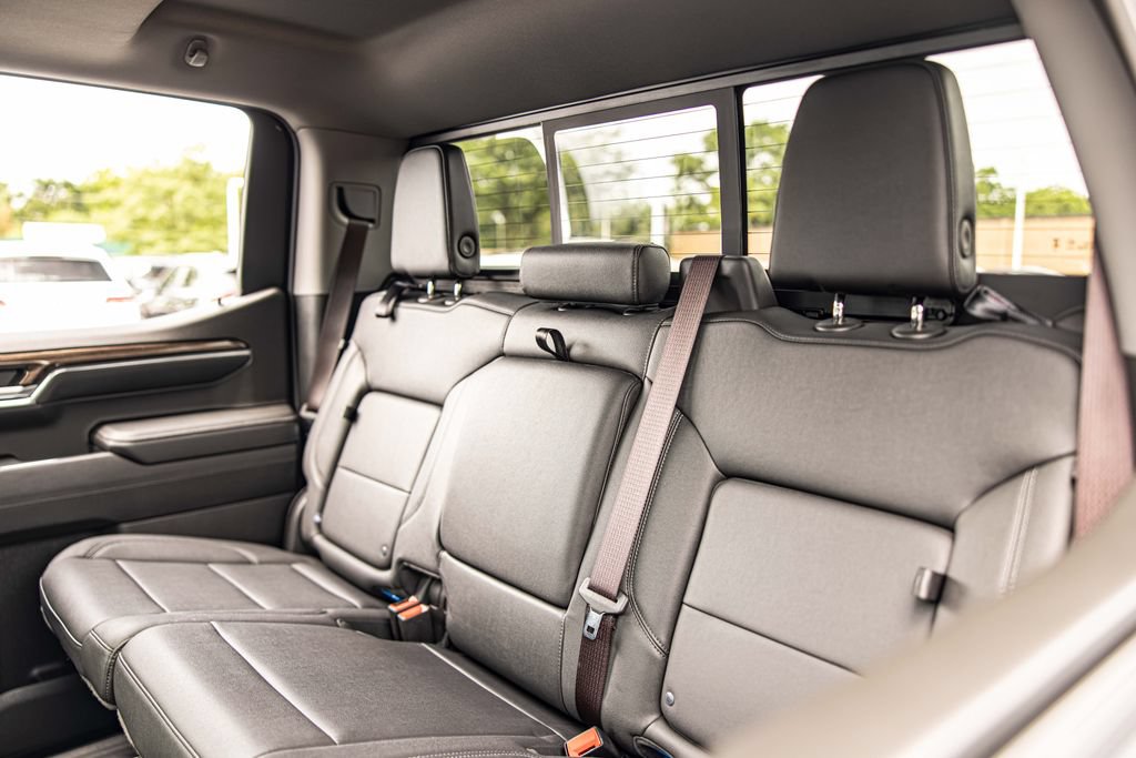Used 2024 Chevrolet Silverado 1500 LT Trail Boss w/ LT Trail Boss Premium Package AWD/4WD image 32