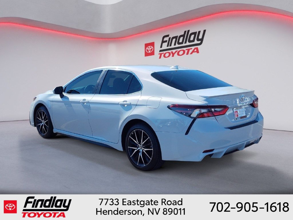 Used 2024 Toyota Camry SE FWD image 3