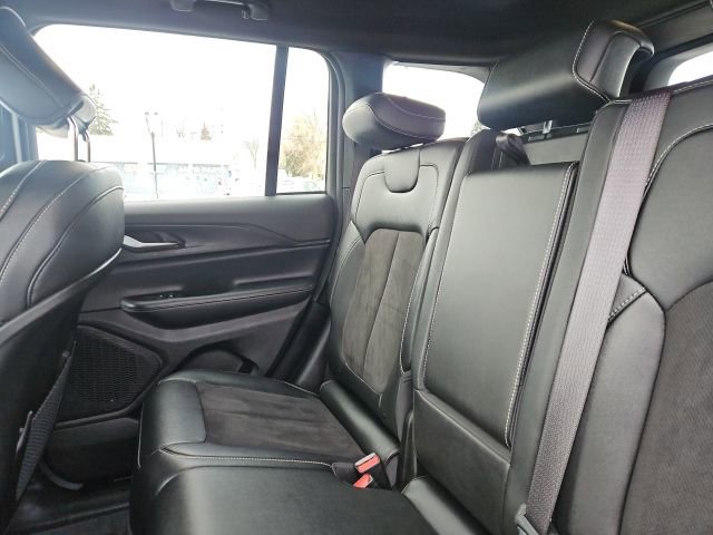 Used 2024 Jeep Grand Cherokee Altitude image 18