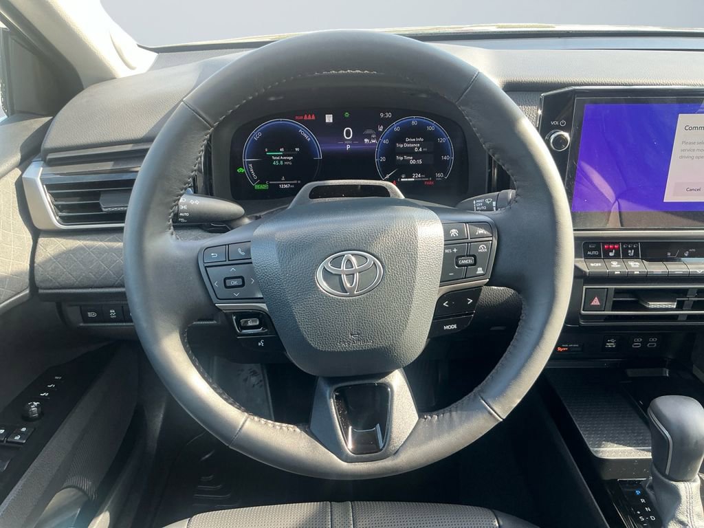 Used 2025 Toyota Camry XLE image 13